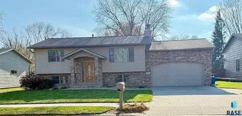 605 E 14th Ave, Mitchell, SD 57301 photo 2