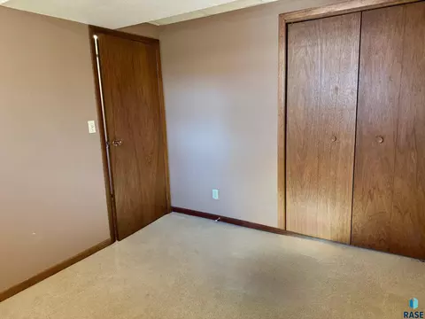 605 E 14th Ave, Mitchell, SD 57301 photo 29