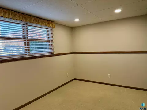 605 E 14th Ave, Mitchell, SD 57301 photo 25