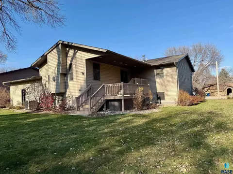 605 E 14th Ave, Mitchell, SD 57301 photo 3