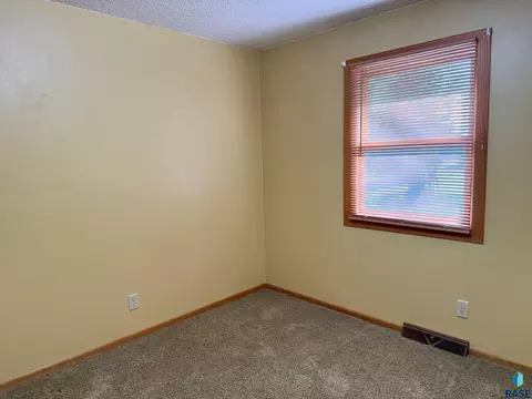 605 E 14th Ave, Mitchell, SD 57301 photo 18