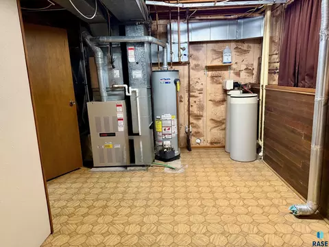 605 E 14th Ave, Mitchell, SD 57301 photo 38