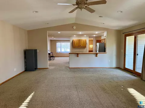 605 E 14th Ave, Mitchell, SD 57301 photo 13