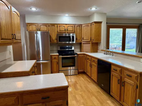 605 E 14th Ave, Mitchell, SD 57301 photo 11