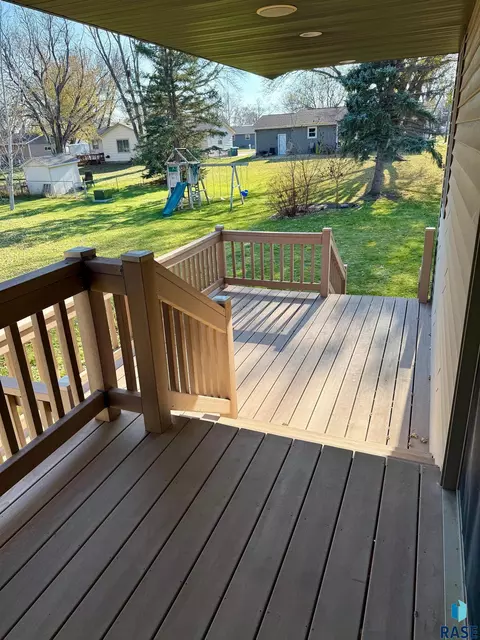 605 E 14th Ave, Mitchell, SD 57301 photo 7