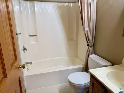 605 E 14th Ave, Mitchell, SD 57301 photo 21