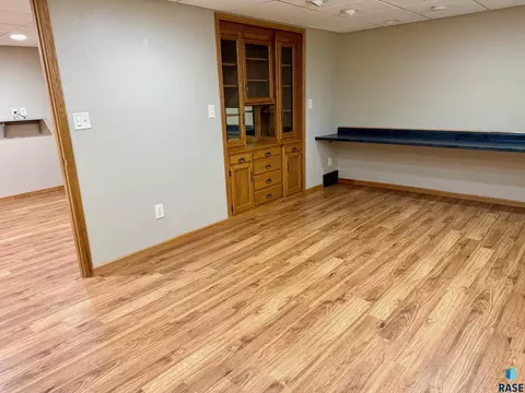 605 E 14th Ave, Mitchell, SD 57301 photo 32
