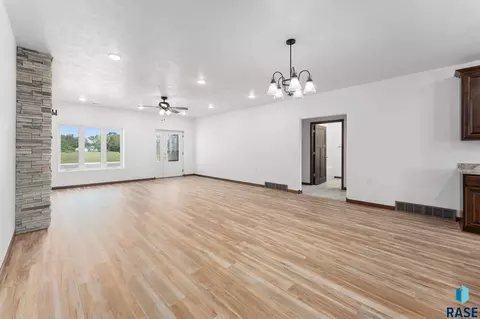 Living - 961 Thomas Dr, Centerville, SD 57014 photo 6 of 6