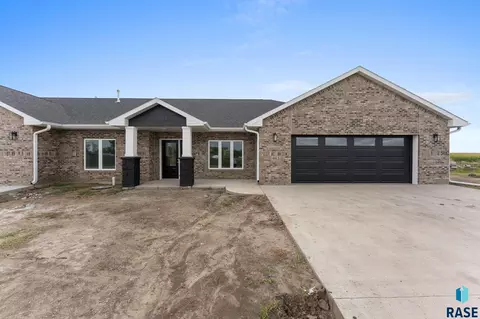 961 Thomas Dr, Centerville, SD 57014