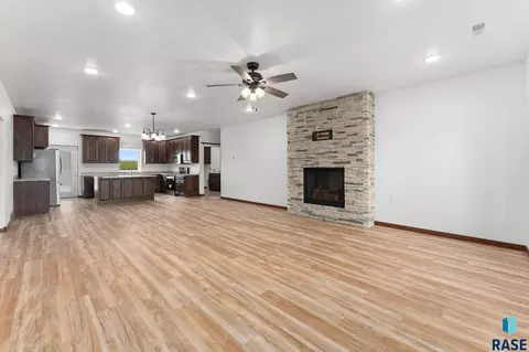 Living - 961 Thomas Dr, Centerville, SD 57014 photo 1 of 6