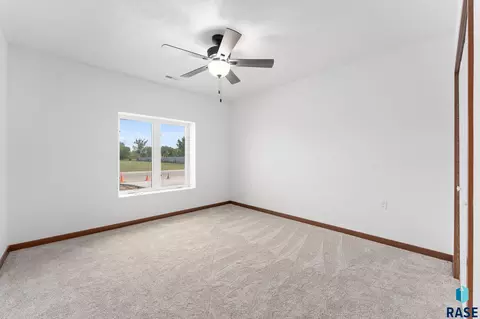Bedroom - 961 Thomas Dr, Centerville, SD 57014 photo 4 of 6