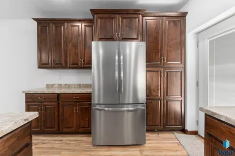 Kitchen - 961 Thomas Dr, Centerville, SD 57014 photo 4 of 5