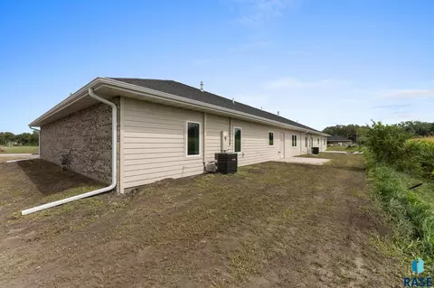 Exterior - 961 Thomas Dr, Centerville, SD 57014 photo 2 of 3