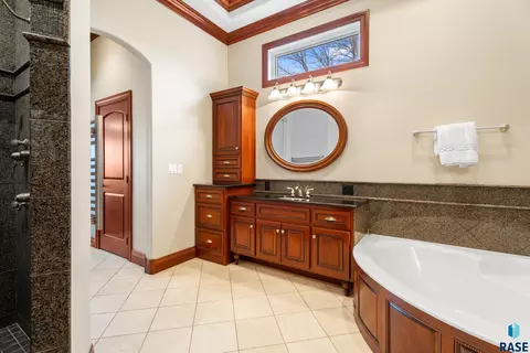 Bath - 48381 277th St, Canton, SD 57013 photo 3 of 5