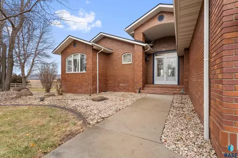 Exterior - 48381 277th St, Canton, SD 57013 photo 1 of 10