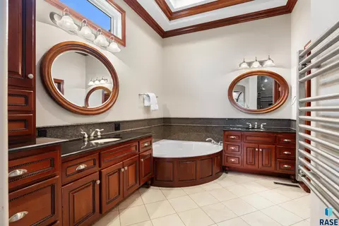 Bath - 48381 277th St, Canton, SD 57013 photo 1 of 5