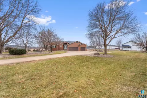 Exterior - 48381 277th St, Canton, SD 57013 photo 2 of 10