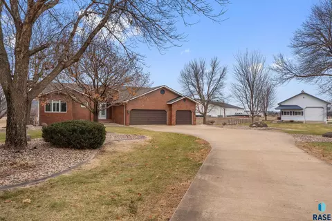 Exterior - 48381 277th St, Canton, SD 57013 photo 3 of 10