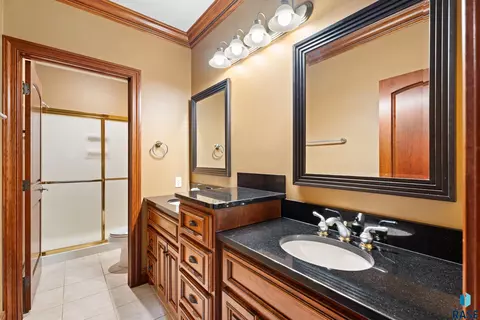 Bath - 48381 277th St, Canton, SD 57013 photo 5 of 5