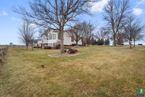 Exterior - 48381 277th St, Canton, SD 57013 photo 8 of 10