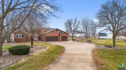 48381 277th St, Canton, SD 57013