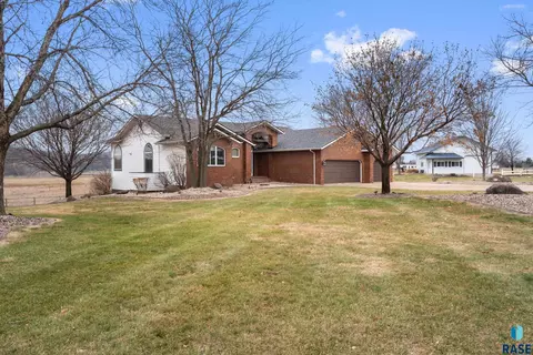 Exterior - 48381 277th St, Canton, SD 57013 photo 4 of 10
