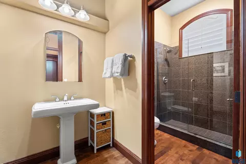 Bath - 48381 277th St, Canton, SD 57013 photo 4 of 5