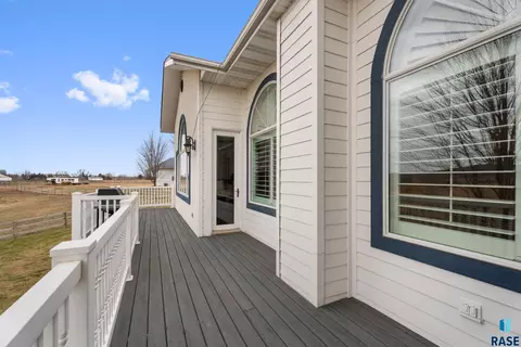 Exterior - 48381 277th St, Canton, SD 57013 photo 6 of 10