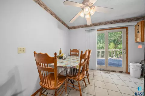 Dining - 2012 E Tracy Ln, Sioux Falls, SD 57103 photo 2 of 2