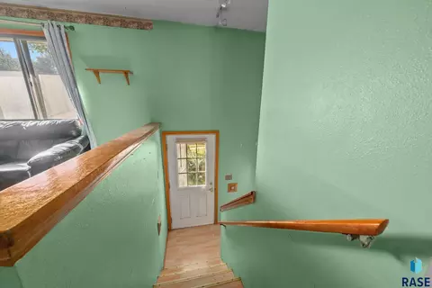 Entry Way - 2012 E Tracy Ln, Sioux Falls, SD 57103 photo 1 of 1