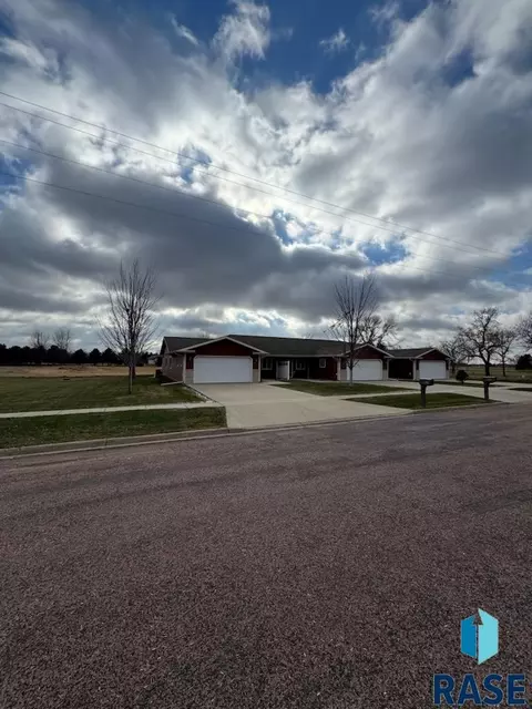 201 W Willow St, Beresford, SD 57004 photo 3
