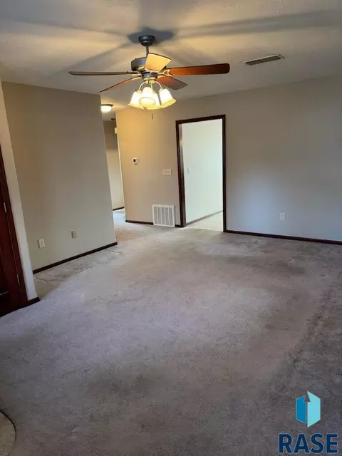 201 W Willow St, Beresford, SD 57004 photo 12