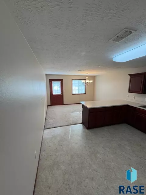 201 W Willow St, Beresford, SD 57004 photo 8