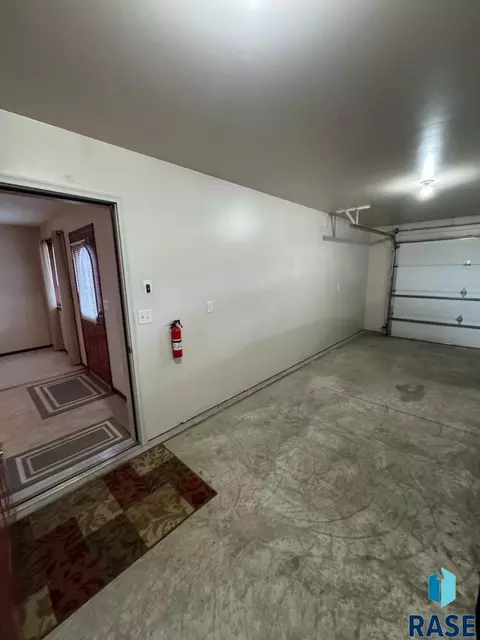 201 W Willow St, Beresford, SD 57004 photo 6