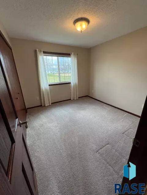 201 W Willow St, Beresford, SD 57004 photo 15