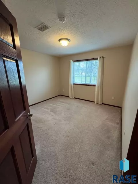 201 W Willow St, Beresford, SD 57004 photo 14