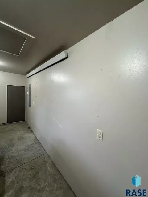 201 W Willow St, Beresford, SD 57004 photo 7