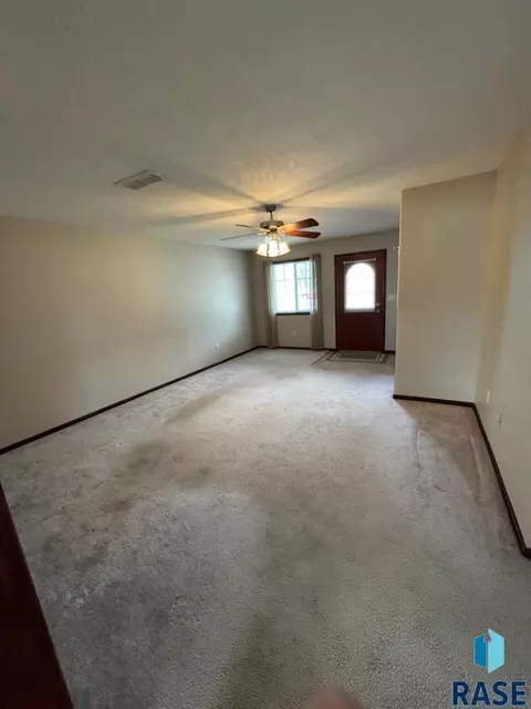 201 W Willow St, Beresford, SD 57004 photo 11