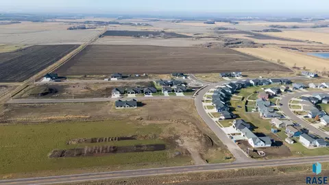 903 Sunset St, Valley Springs, SD 57068