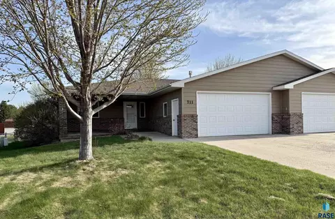 711 W 16th Ave, Mitchell, SD 57301
