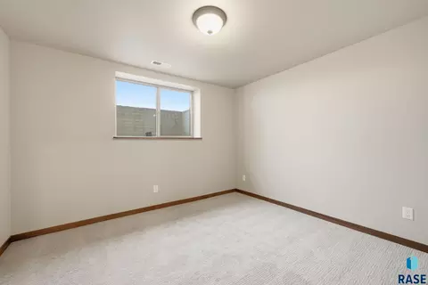 2816 E Hazelnut St, Brandon, SD 57005 photo 24
