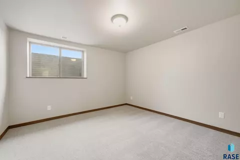 2816 E Hazelnut St, Brandon, SD 57005 photo 21