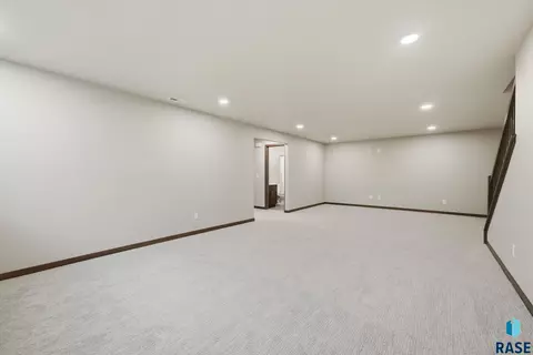 2822 E Hazelnut St, Brandon, SD 57005 photo 28