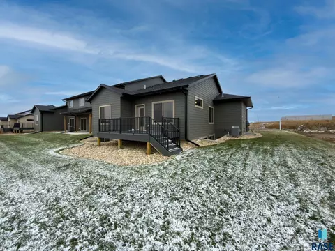 2822 E Hazelnut St, Brandon, SD 57005 photo 5