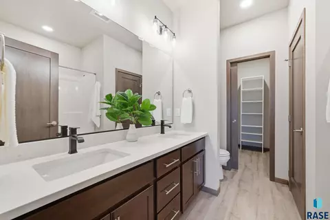 2822 E Hazelnut St, Brandon, SD 57005 photo 19
