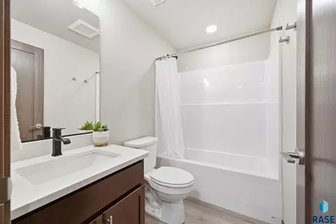 2822 E Hazelnut St, Brandon, SD 57005 photo 23