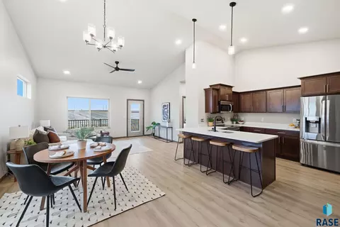 2822 E Hazelnut St, Brandon, SD 57005 photo 8
