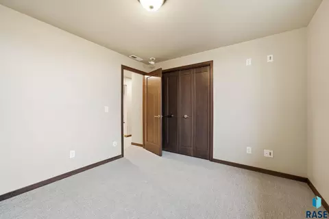 2822 E Hazelnut St, Brandon, SD 57005 photo 25