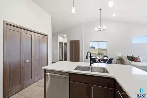 2822 E Hazelnut St, Brandon, SD 57005 photo 11