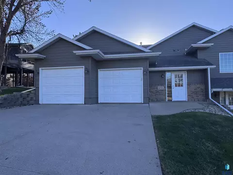 4704 S Acorn Ave, Sioux Falls, SD 57105